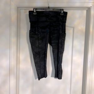 Camo Lululemon capris length, hardly worn.